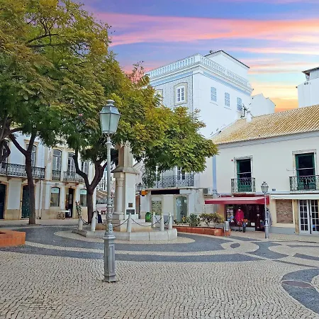 B60 - Promenade View